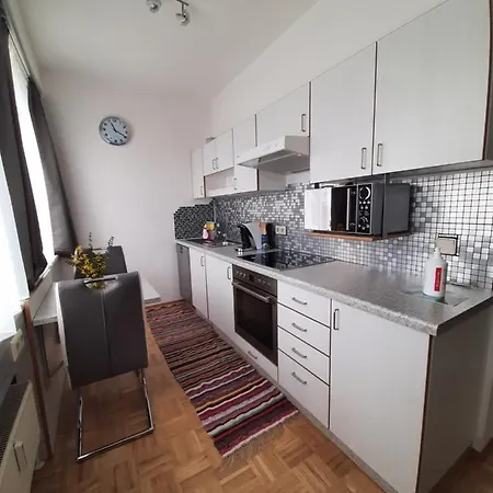 Apartmentstudio Mit Tiefgarage Free Parking Apartament *